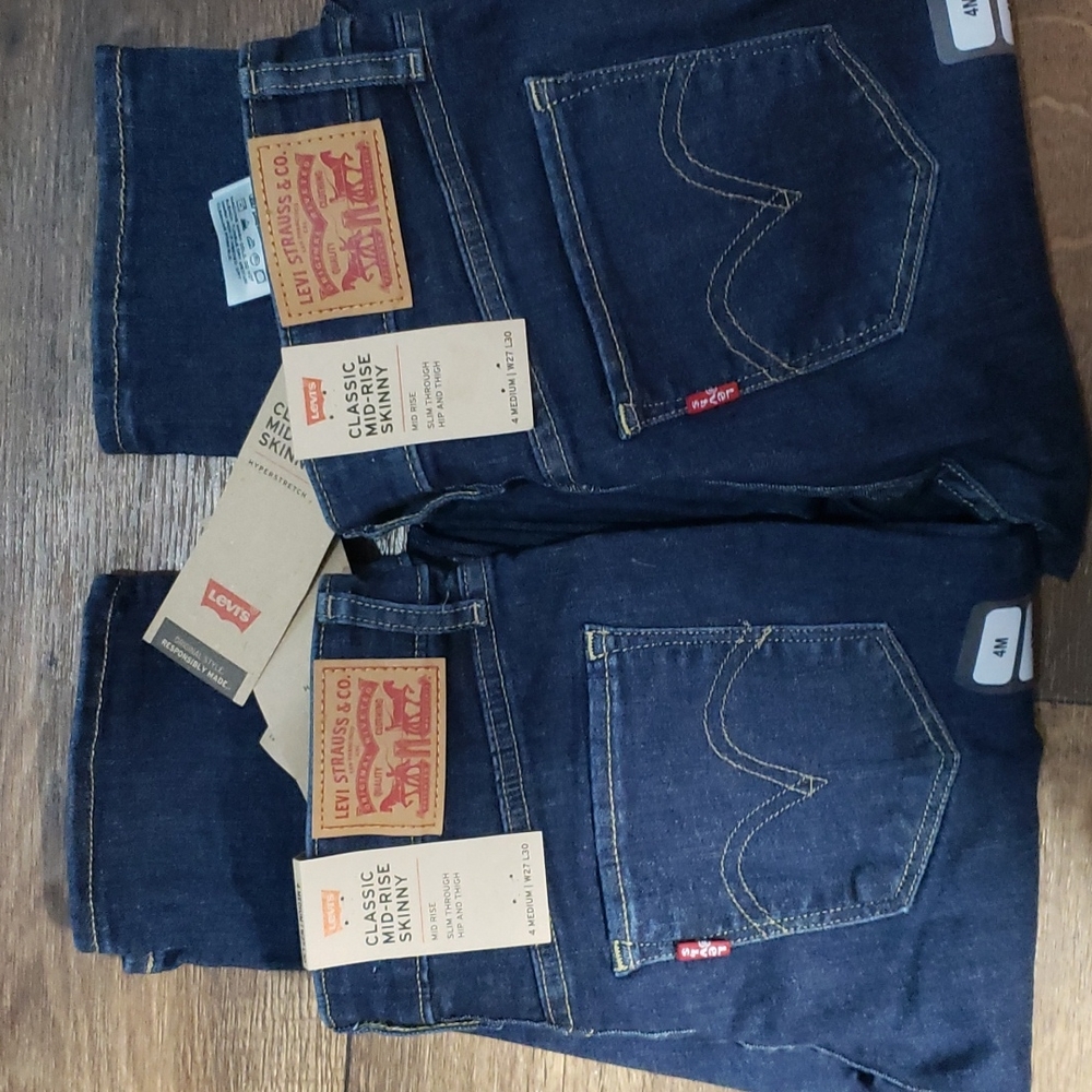 2 pair of Levi's Classic Mid-Rise Skinny Jeans